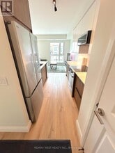 2375 Bronte Rd in Oakville, ON - Building Photo - Building Photo