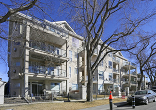 3410 Parkdale Blvd NW in Calgary, AB - Building Photo - Building Photo