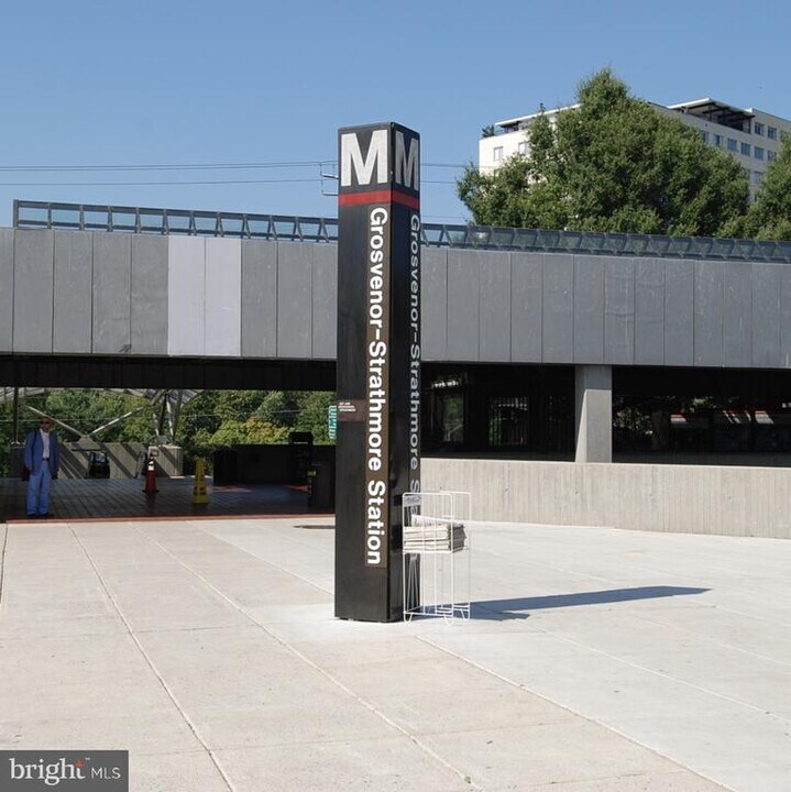 10500 Rockville Pike in Rockville, MD - Building Photo