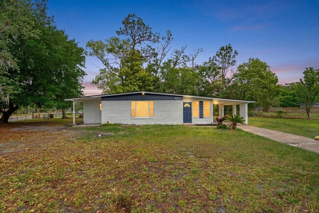 property at 937 La Marche Dr