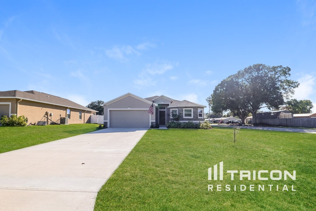 77 Lake Ring Dr in Winter Haven, FL - Building Photo