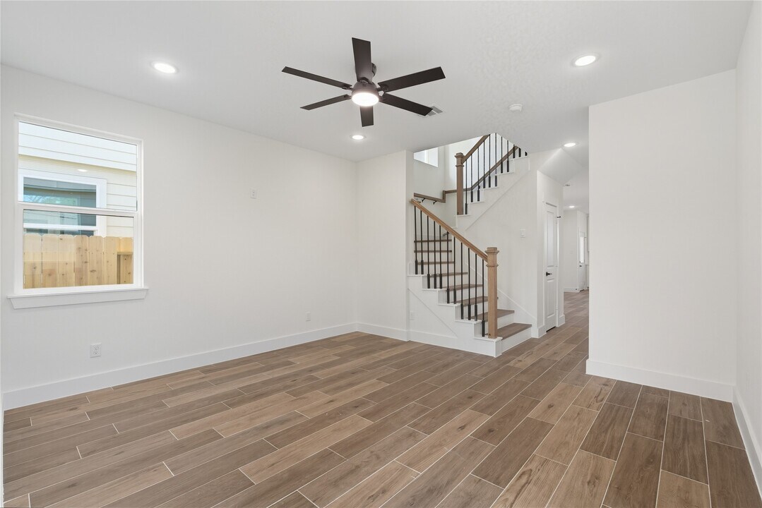 135 S Virginia St in La Porte, TX - Building Photo