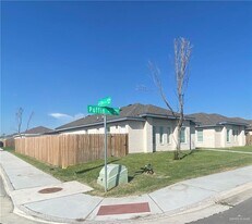 13 Puffin Ave in McAllen, TX - Building Photo