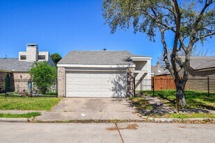 11330 Bandlon Dr in Houston, TX - Building Photo