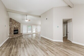 8530 Sunny Ridge Dr in Houston, TX - Building Photo - Building Photo