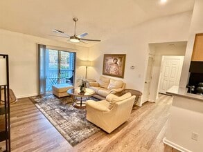 3735 Block House Way, Unit 135 in Myrtle Beach, SC - Foto de edificio - Building Photo