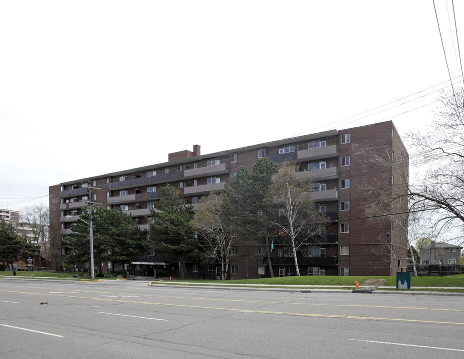 Heritage Apartments in Toronto, ON - Building Photo