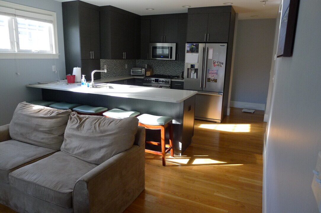 12 Chestnut St, Unit #2 in Belmont, MA - Building Photo