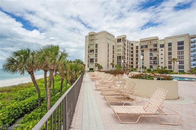 property at 3215 Gulf Shore Blvd N
