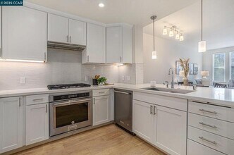 1000 Dewing Ave in Lafayette, CA - Building Photo - Building Photo