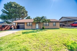 2711 Cindy Ln in Big Spring, TX - Building Photo