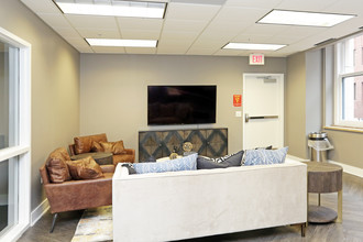 Hubbell Tower Apartments in Des Moines, IA - Building Photo - Interior Photo