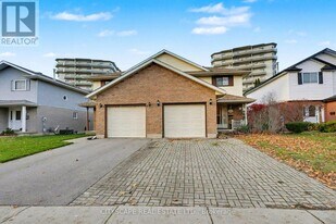 575 Springbank Ave in Woodstock, ON - Building Photo