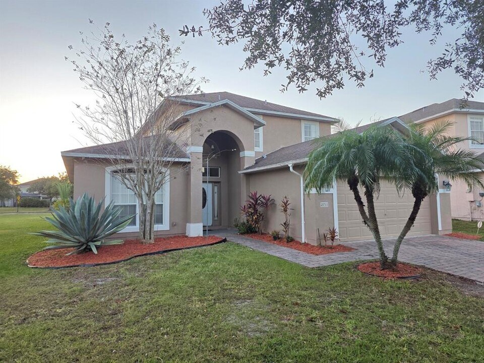 2711 Star Grass Cir in Kissimmee, FL - Building Photo