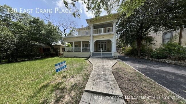 130 E Craig Pl in San Antonio, TX - Building Photo - Building Photo