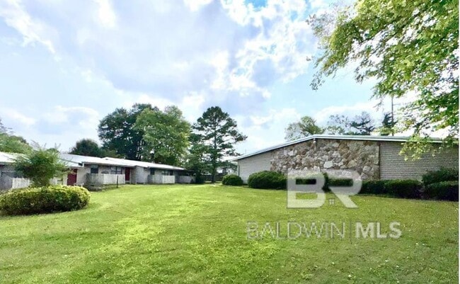 property at 1101 W Laurel Ave