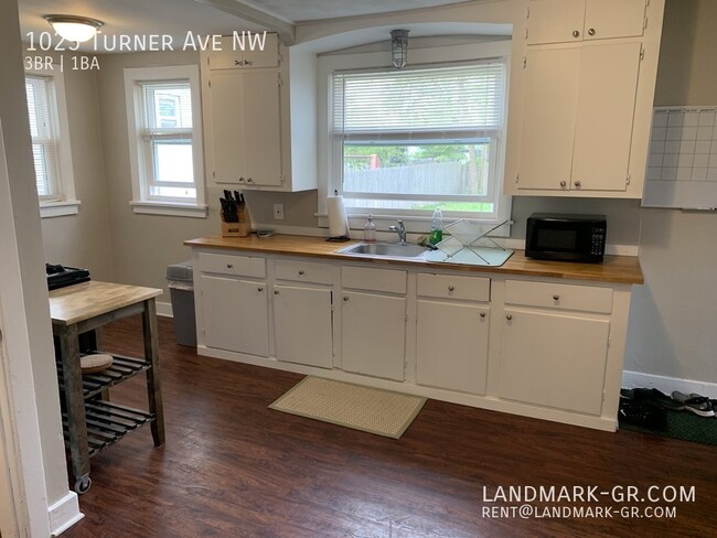 1025 Turner Ave NW in Grand Rapids, MI - Building Photo - Building Photo