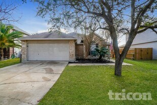 352 Meadow Park in New Braunfels, TX - Building Photo