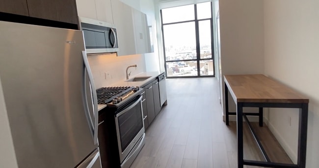 property at 1243 N Paulina St