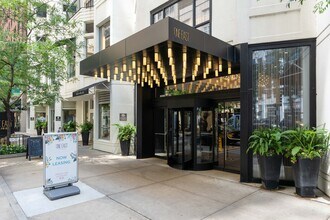 One East Delaware in Chicago, IL - Foto de edificio - Building Photo