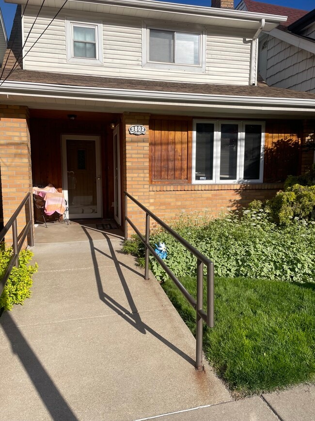3802 Main St, Unit Main St