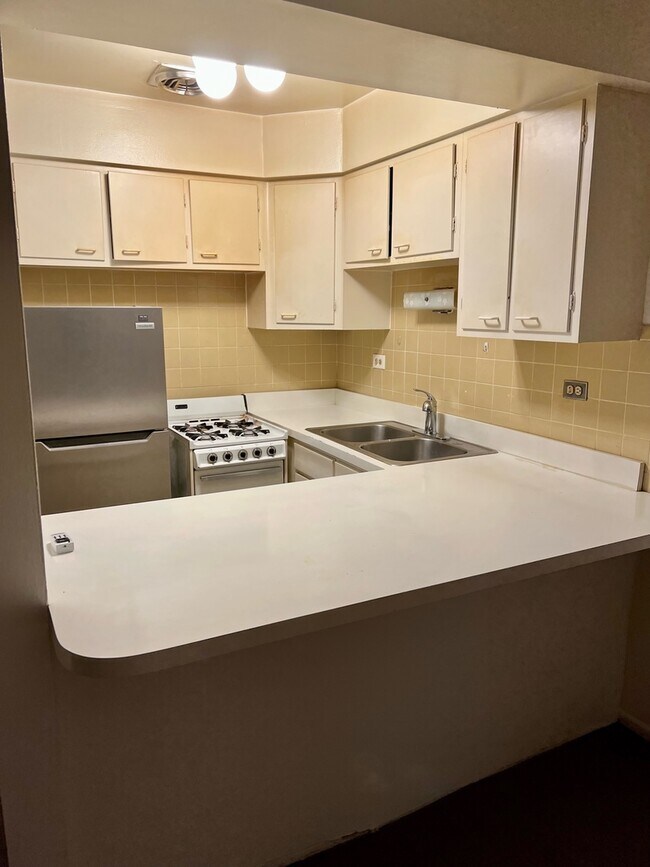 5306 N Cumberland Ave-Unit -209 in Chicago, IL - Building Photo - Building Photo