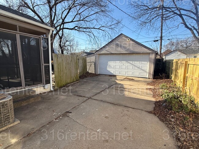 147 N Bleckley Dr in Wichita, KS - Building Photo - Building Photo