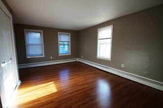 2 Lawrence Rd in Derry, NH - Building Photo - Building Photo