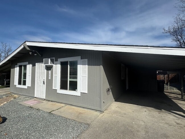 3007-3009 Juanipero Way in Medford, OR - Building Photo - Building Photo