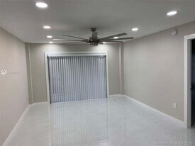 4176 Inverrary Dr in Lauderhill, FL - Building Photo