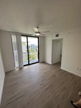 7088 W 4th Ln, Unit D9 in Hialeah, FL - Foto de edificio - Building Photo