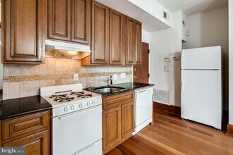 2739 W Girard Ave in Philadelphia, PA - Building Photo - Building Photo