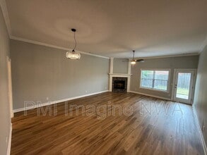 88 E Cydnee St in Fayetteville, AR - Foto de edificio - Building Photo