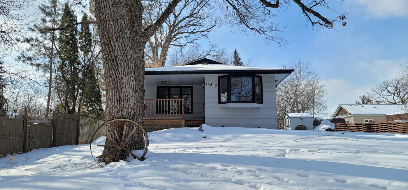 16582 Dunkirk Ave SW in Prior Lake, MN - Building Photo
