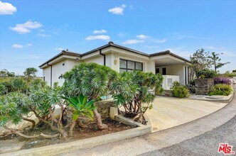 3850 Rambla Orienta in Malibu, CA - Building Photo - Building Photo