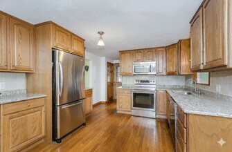 42 Parkview Rd in Reading, MA - Building Photo - Building Photo