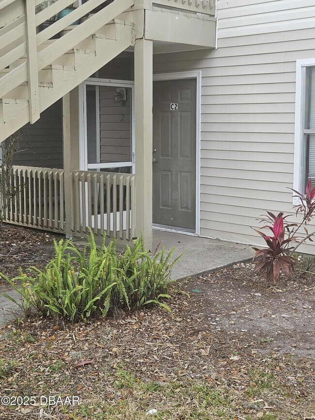 1600 Big Tree Rd in Daytona Beach, FL - Foto de edificio - Building Photo