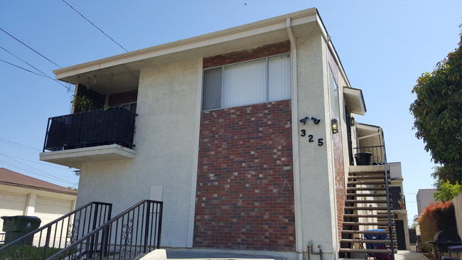 325 W 9th St in San Pedro, CA - Building Photo - Building Photo