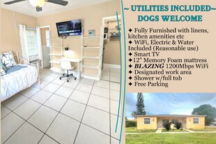 1736 Dewey St in Hollywood, FL - Building Photo