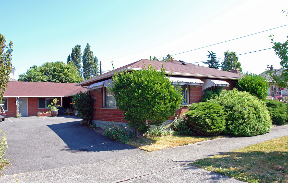 5700 14th Ave NW in Seattle, WA - Foto de edificio