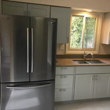 140 Mayflower Pl in Wheaton, IL - Building Photo - Building Photo