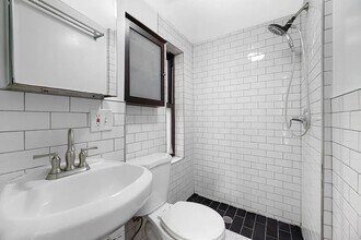 207 Madison St, Unit 5 in New York, NY - Building Photo - Building Photo