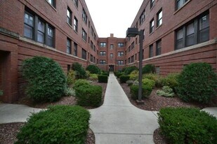 5746 N Winthrop Ave in Chicago, IL - Building Photo