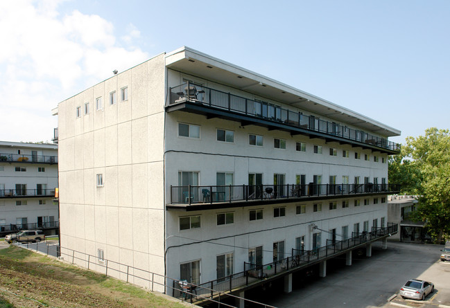 Chestnut Hill Apartments in Columbus, OH - Building Photo - Building Photo