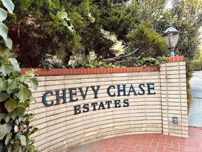 2255 E Chevy Chase Dr in Glendale, CA - Building Photo - Building Photo