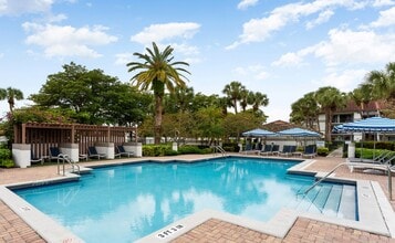 Cortland Kings Meadow in Miami, FL - Building Photo - Building Photo