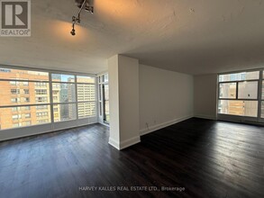 55-2055 Charles St W in Toronto, ON - Building Photo - Building Photo