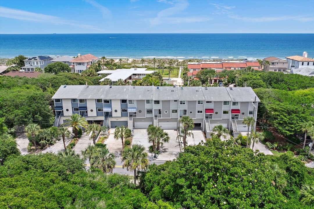 2323 Seminole Rd in Atlantic Beach, FL - Foto de edificio