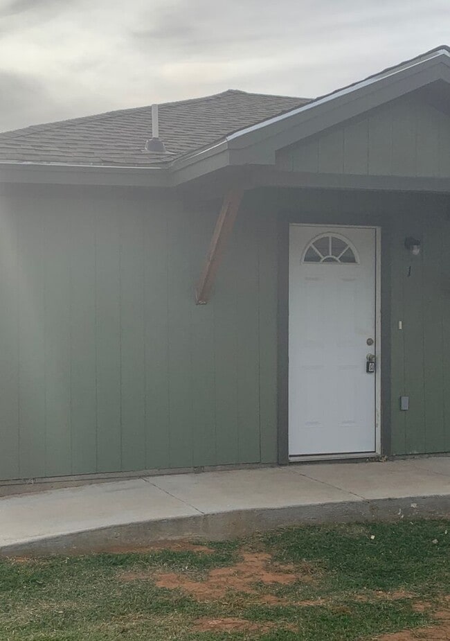 property at 2809 E 2nd St