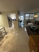 9410 W Flagler St in Miami, FL - Building Photo - Building Photo